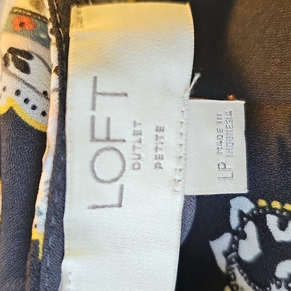 Paisley Print Navy Blue Sleeveless Top. By Loft. Large P. 2 little Bows In Back. - Picture 7 of 7